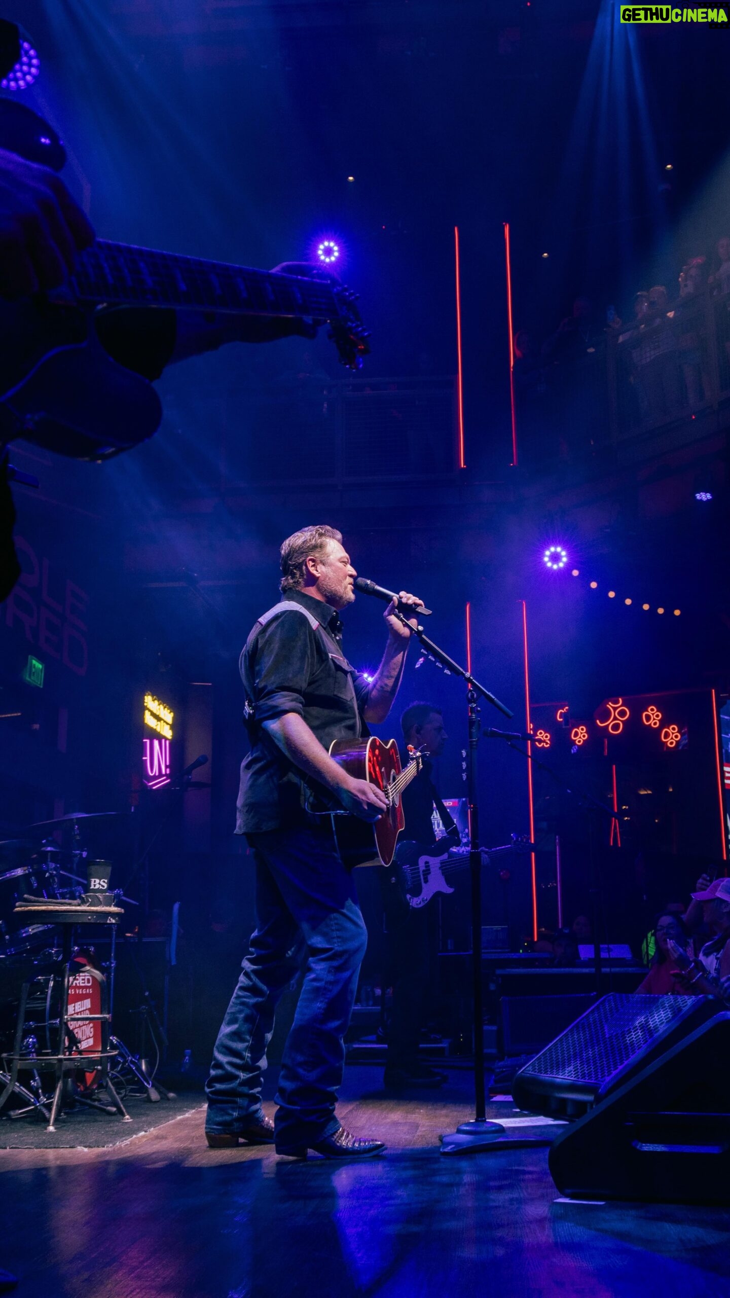 Blake Shelton Instagram - About last week.. we threw a helluva 2 day @olered Las Vegas GRAND OPENING party.. it's the best place on the strip and a damn good time guaranteed!!!! Get yourselves there people!!!!