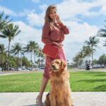 Blanca Soto Instagram - Bienvenido Marzo! A new furry friend of Scarlett and mine ✨🐶 Que color de bolsa les gusta más? Coméntame abajo @nativa_leather ❤️👛💙 #Besazos #love #happy #dog #infinito #teamsoto #photoshoot #bts #handbags #purses