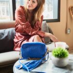 Blanca Soto Instagram - Bienvenido Marzo! A new furry friend of Scarlett and mine ✨🐶 Que color de bolsa les gusta más? Coméntame abajo @nativa_leather ❤️👛💙 #Besazos #love #happy #dog #infinito #teamsoto #photoshoot #bts #handbags #purses