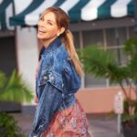 Blanca Soto Instagram - ✨Feliz y hermoso día !! 😀 Hope you all have a wonderful Thanksgiving🍁 Gracias por tanto cariño !! Siempre en mi ❤ #teamsoto #gratitud #happy #infinito #floraldress #hair #family #Love #beauty #makeup #smiles #jeanjacket #outfit #thanksgiving 🍁#happythanksgiving 💋#besazos