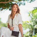Blanca Soto Instagram - Feliz Domingo 🤗 Follow the sun and keep shining @nativa_leather ☀🌴 #teamsoto #infinito #instamood #besazos #instaphoto #mood #dailylook #fashion #outfitinspiration #staytropical #currentlywearing #botanicalgarden #sunday #happy #handbags