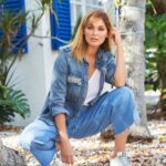 Blanca Soto Instagram - Wonderful Wednesday 💙 Pensando en todas las cosas maravillosas que están por venir 💙🦋#teamsoto #gratitud #happy #infinito #jeanjacket #hair #denimondenim #makeup #smiles #outfitideas #photoshoot #wednesdaymood
