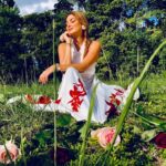 Blanca Soto Instagram – ᗪᖇᗴᗩᗰIᑎG🌹🌸🌺🌷🌻🌼
🌷
🌷
🌷
🌷
#Sunday #teamsoto #infinito #happy #nature #photography
Styling : @jennyllano