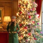 Blanca Soto Instagram - Les deseo una Navidad inolvidable en compañía de sus seres queridos !!! 🎄💌🙏🏻 Con todo cariño , besazos y bendiciones este día !! FELIZ NAVIDAD 🎄MERRY CHRISTMAS 💝 #gratitud #love #teamsoto #infinito #family #feliznavidad #nochebuena #happy #merrychristmas @thereal_scarlett 🐶🐾 #pet 💋