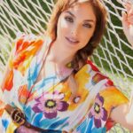 Blanca Soto Instagram - Happy International Women's Day! 💫 Feliz día 😃!!!! #gratitud 🌸✨🌼 #teamsoto #infinito #instamood #besazos #instaphoto #mood #dailylook #fashion #outfitinspiration #flowerpower #staytropical #sunday #happy #internationalwomensday