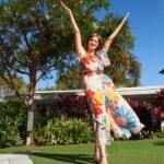 Blanca Soto Instagram - Happy International Women's Day! 💫 Feliz día 😃!!!! #gratitud 🌸✨🌼 #teamsoto #infinito #instamood #besazos #instaphoto #mood #dailylook #fashion #outfitinspiration #flowerpower #staytropical #sunday #happy #internationalwomensday