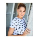 Blanca Soto Instagram - Feliz lunes! Love being outside and playing in the sun ☀️ #teamsoto #gratitud #infinito #fashion #mondaymotivation #ponytail #smiles #blackskirtstyle #outfit