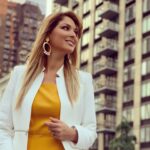 Blanca Soto Instagram - Feliz Jueves ✨ Recordando New York durante la promoción de #NTPE 💛🤗😀 #teamsoto #gratitud #infinito #instamood #besazos #happy #instaphoto #mood #dailylook #fashion #fashionoftheday #outfitinspiration #yellowmellow #ny #tbt 💛 💛 💛 💛 Photo 📷 by: @makeupartistale