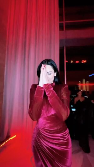 Bleona Instagram - BYE BYE 2022 -  May GOD PROTECT ME from pretenders imposters and overall losers in 2023‼️🙏🏻