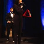 Bleona Instagram - Te jesh nje shpirt i lire sot, eshte e rralle, sepse ne mode eshte konsensusi dhe jo pavaresia. Liria kushton, ajo te detyron te ndermarresh rrisqe, ndryshe nga konsensusi, qe eshte komod dhe nuk kerkon asnje sakrifice. Por cfare do te ishim ne pa lirine? Asgje! Te palumtur dhe te parealizuar, duhet te kuptojme se vetem kur je I lire mund te shkosh drejt realizimit te endrrave tua! Ndaj mos degjoni zerat e mendjengushteve. Endrrat nuk kushtojne! Ajo qe duhet te paguani eshte kostoja per realizimin e tyre. Mos e beni gabimin te prisni dike qe t’i beje ato te mundura per ju, gjejeni kurajon dhe behuni vete projektuesit e jetes suaj. Askush nuk do ta beje per ju. Te pakten, jo falas. Ky vendim mund t’ju kushtoje lirine. E keni vete ne dore te zgjidhni per cfare te luftoni. Love #bleona ❤️🇦🇱👐🏻🇺🇸