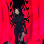Bleona Instagram - Te jesh nje shpirt i lire sot, eshte e rralle, sepse ne mode eshte konsensusi dhe jo pavaresia. Liria kushton, ajo te detyron te ndermarresh rrisqe, ndryshe nga konsensusi, qe eshte komod dhe nuk kerkon asnje sakrifice. Por cfare do te ishim ne pa lirine? Asgje! Te palumtur dhe te parealizuar, duhet te kuptojme se vetem kur je I lire mund te shkosh drejt realizimit te endrrave tua! Ndaj mos degjoni zerat e mendjengushteve. Endrrat nuk kushtojne! Ajo qe duhet te paguani eshte kostoja per realizimin e tyre. Mos e beni gabimin te prisni dike qe t’i beje ato te mundura per ju, gjejeni kurajon dhe behuni vete projektuesit e jetes suaj. Askush nuk do ta beje per ju. Te pakten, jo falas. Ky vendim mund t’ju kushtoje lirine. E keni vete ne dore te zgjidhni per cfare te luftoni. Love #bleona ❤️🇦🇱👐🏻🇺🇸