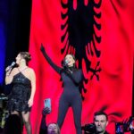 Bleona Instagram - Te jesh nje shpirt i lire sot, eshte e rralle, sepse ne mode eshte konsensusi dhe jo pavaresia. Liria kushton, ajo te detyron te ndermarresh rrisqe, ndryshe nga konsensusi, qe eshte komod dhe nuk kerkon asnje sakrifice. Por cfare do te ishim ne pa lirine? Asgje! Te palumtur dhe te parealizuar, duhet te kuptojme se vetem kur je I lire mund te shkosh drejt realizimit te endrrave tua! Ndaj mos degjoni zerat e mendjengushteve. Endrrat nuk kushtojne! Ajo qe duhet te paguani eshte kostoja per realizimin e tyre. Mos e beni gabimin te prisni dike qe t’i beje ato te mundura per ju, gjejeni kurajon dhe behuni vete projektuesit e jetes suaj. Askush nuk do ta beje per ju. Te pakten, jo falas. Ky vendim mund t’ju kushtoje lirine. E keni vete ne dore te zgjidhni per cfare te luftoni. Love #bleona ❤️🇦🇱👐🏻🇺🇸