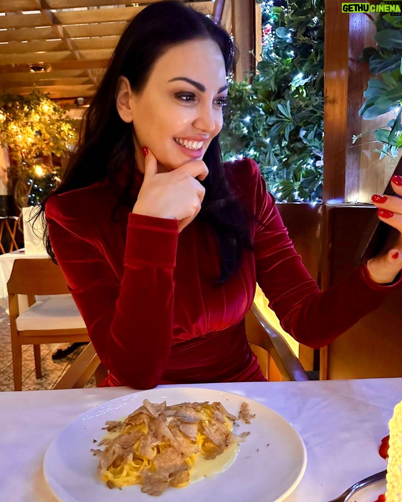 Bleona - 4.4K Likes - Everyone who knows me personally also knows that I am a #foodie and my favorite pasta is #taglioliniwhitetruffle
This picture is taken form the master itself @giacominodrago ♥️
Thank you for a magical night,
great food and great conversations 🙏🏻