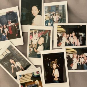 Bona Instagram - 웃을 일이 너무나도 많았던 2022
너무나 감사하고 행복하게 보냈어요!
2023년도 모두들 건강하고, 웃을 일만 가득하길!
새해 복 많이 받으세요🙇‍♀️🤍

안녕 2022! 그리고 안녕 2023☁️🤍