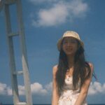 Bona Instagram - 웃을 일이 너무나도 많았던 2022 너무나 감사하고 행복하게 보냈어요! 2023년도 모두들 건강하고, 웃을 일만 가득하길! 새해 복 많이 받으세요🙇‍♀️🤍 안녕 2022! 그리고 안녕 2023☁️🤍