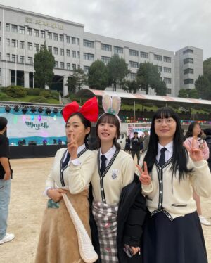 Bona Instagram - 안녕 피라미드 게임, 안녕 성수지 !

북적북적 늘 함께였던 촬영장
애써주신 모든 분 들께 감사 인사를 전합니다🌹🤍
믿고, 응원해주시고, 기다려주시고, 좋아해주시고, 사랑해주시는 모든 분 들께도 감사드리며 ෆ̈

그럼 마지막 피라미드 게임 시작할게🔺