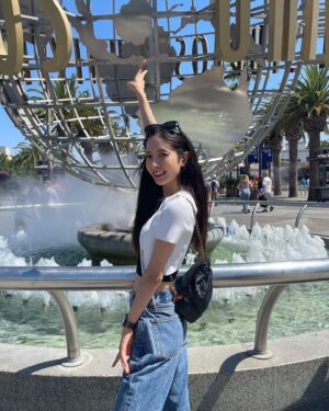 Bona Instagram - Happy my day 🐰🤍
저는 LA에서 아주 신나는 하루를 보냈답니다!
생일 축하해 주신 모든 분들 너무 감사드립니다🫶🏻
생일이 이틀인 기분은 아주 좋네요✨🧚🏻‍♀️
