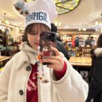 Bona Instagram – happiest place on earth🤍🏰❄️💟