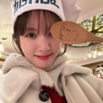 Bona Instagram – happiest place on earth🤍🏰❄️💟