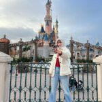 Bona Instagram – happiest place on earth🤍🏰❄️💟