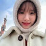 Bona Instagram – happiest place on earth🤍🏰❄️💟