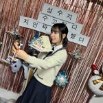 Bona Instagram – 내 모든게 아깝지 않았던 피라미드게임,
그리고 나의 피땀눈물 성수지
끝나지 않을것만 같던 촬영이였는데, 어느덧 시간이 흘러 마지막촬영이라니
더운 여름부터 또 추운 겨울까지, 함께 고생해주신 모든 분들께 감사인사를 전합니다🌼🤍
고생했어 성수지! 가지마..아니 가..아니 가ㅈ..
우린..내년에 만나요..🤍🫡