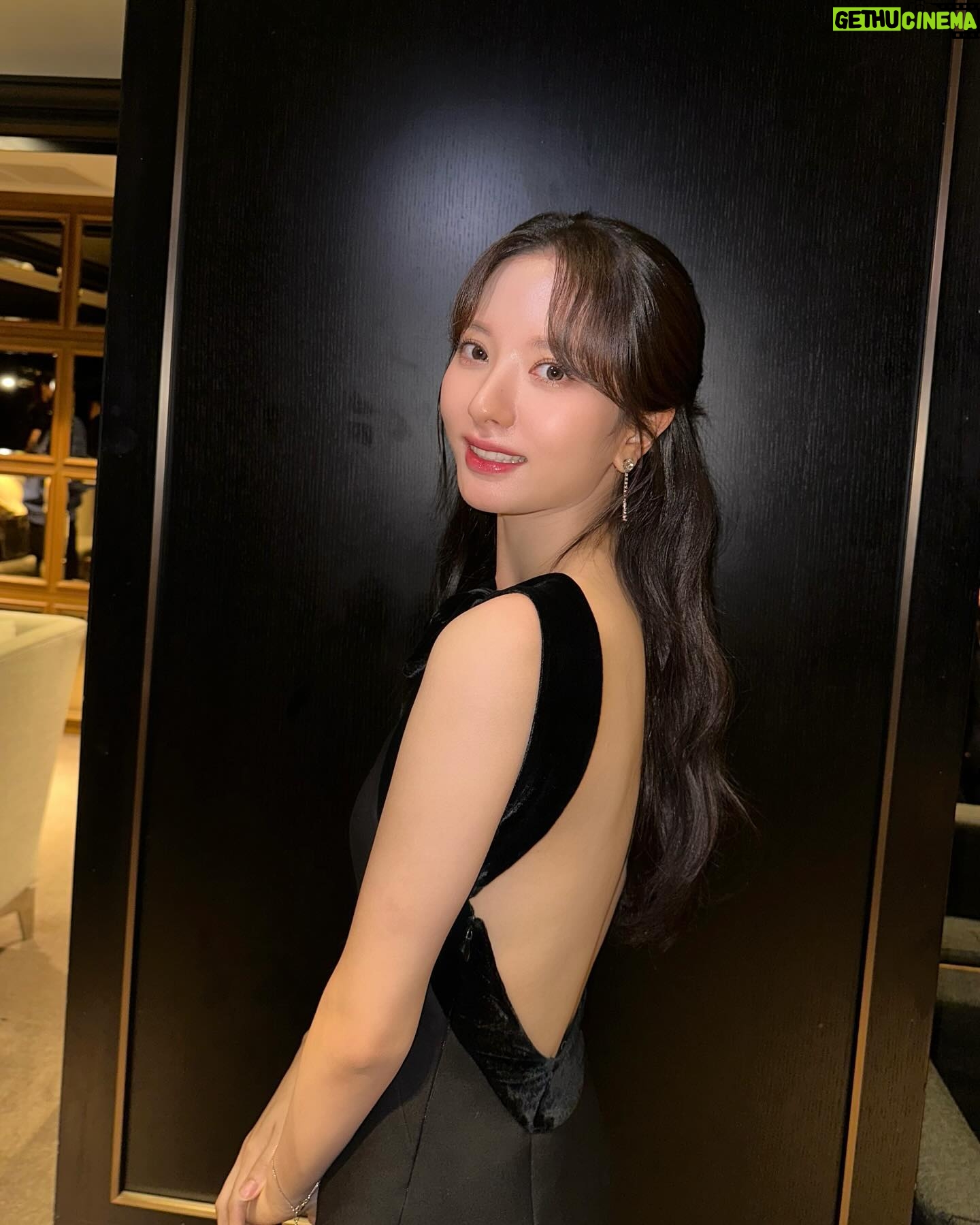 Bona Instagram - 늦었지만 와주신 모든 분들, 함께해 주신 모든 분들께 감사인사를 드리며💐 작년 여름부터 겨울까지 모두가 치열하게 그려온 #피라미드게임 D-1 곧! 시작합니다🔥 내일 2월 29일 낮12시 오직 @tving.official 에서 만나요🫡🤍
