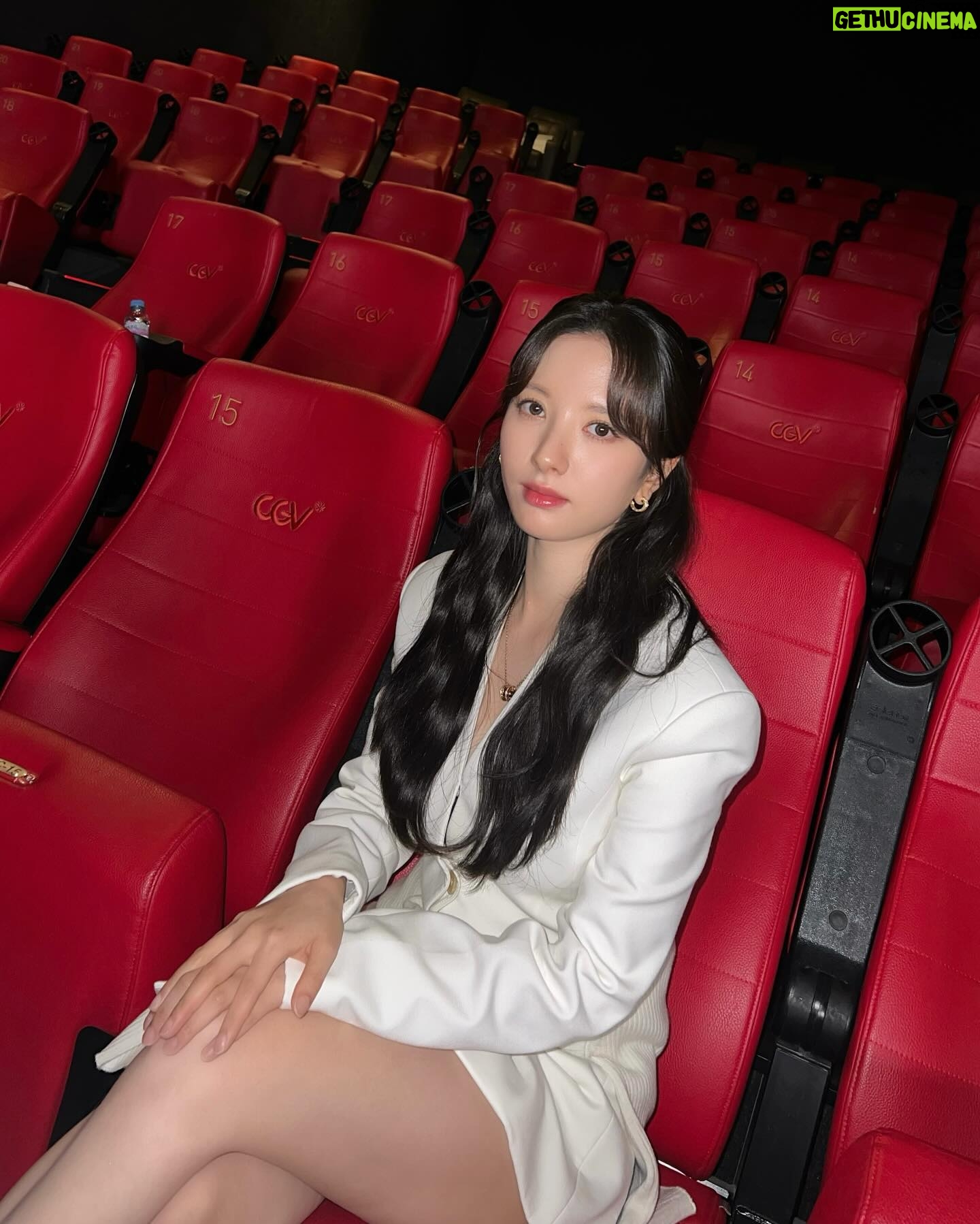 Bona Instagram - 늦었지만 와주신 모든 분들, 함께해 주신 모든 분들께 감사인사를 드리며💐 작년 여름부터 겨울까지 모두가 치열하게 그려온 #피라미드게임 D-1 곧! 시작합니다🔥 내일 2월 29일 낮12시 오직 @tving.official 에서 만나요🫡🤍