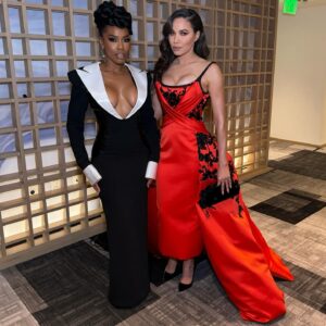 Brandee Evans Instagram - A few of my favorite pics from the @criticschoice last night. 

Thanks for capturing these stunning portraits @michaelrowephoto for @imdb 🖤🤍

#CriticsChoice
#CCCelebration 
#Pvalley