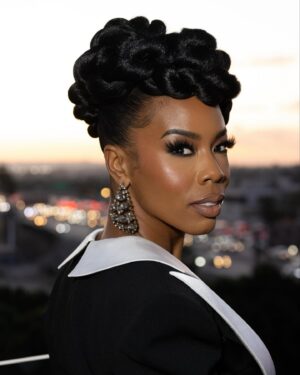 Brandee Evans Instagram - Thank you for having us @criticschoice 🖤

📸Photographer @kellybalch 
📸 @michaelrowephoto 
Fashion stylist: @mickeyboooom 
Dress: @jovanalouis 
Shoes: @jessicarichofficial 
Jewelry: Vintage @halston 
Hair: @stylesbydavonte 
Makeup @hotlikefirre 
Skin: @the_atlanta_aesthetician 
Nails: @angel_nailsla

#CCCelebration
#CriticsChoice
#NaturalHair #naturalhairstyles