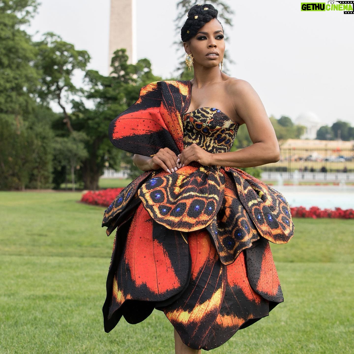 Brandee Evans Instagram - #Freedom 🦋 Happy #Juneteenth! Thank you @starz @starztakethelead @whitehouse for the invite. It meant the world to share this experience with my father. Stylist @ashleyseanthomas Hair @hairbysashamari Makeup @stylemyface Dress @forthestarsfashionhouse Earrings @shopkhoi Shoes @viviennewestwood Tailoring @shawnte_elizabeth #WhiteHouse #happyjuneteenth #Pvalley #Starz