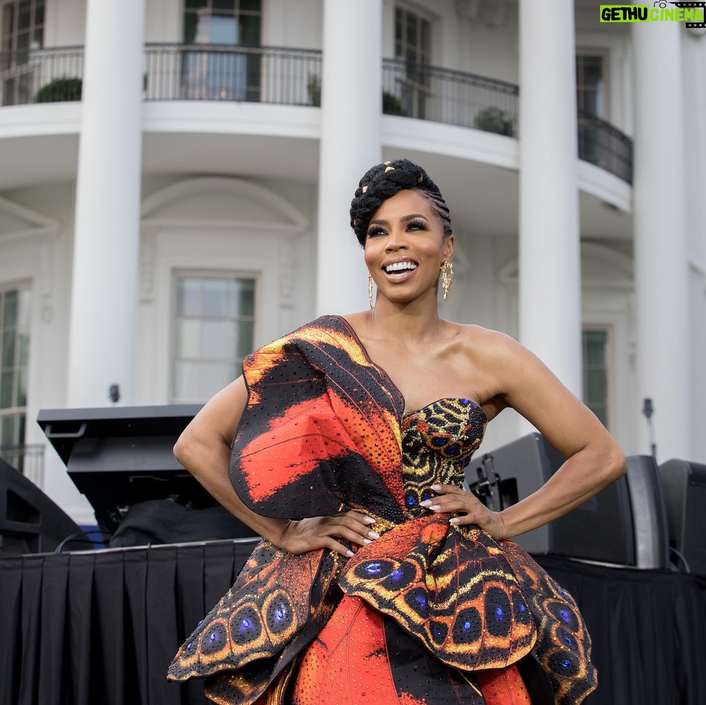 Brandee Evans Instagram - #Freedom 🦋 Happy #Juneteenth! Thank you @starz @starztakethelead @whitehouse for the invite. It meant the world to share this experience with my father. Stylist @ashleyseanthomas Hair @hairbysashamari Makeup @stylemyface Dress @forthestarsfashionhouse Earrings @shopkhoi Shoes @viviennewestwood Tailoring @shawnte_elizabeth #WhiteHouse #happyjuneteenth #Pvalley #Starz