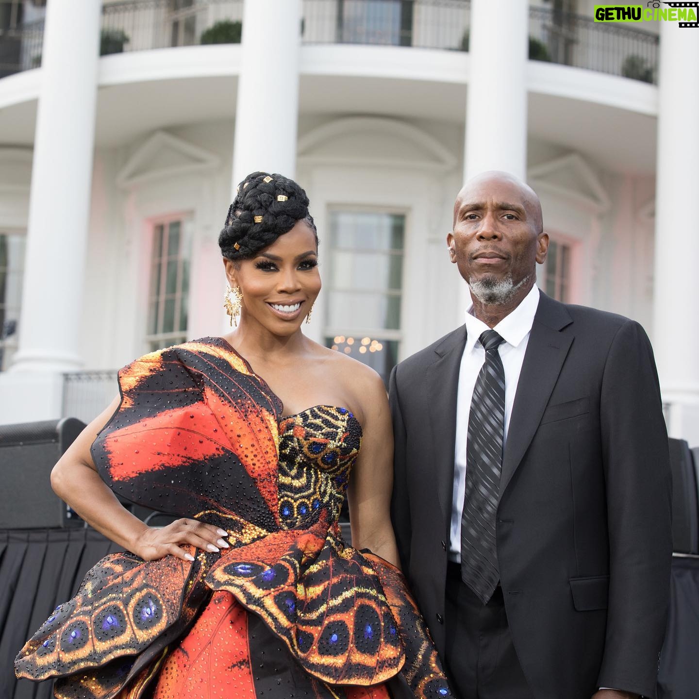 Brandee Evans Instagram - #Freedom 🦋 Happy #Juneteenth! Thank you @starz @starztakethelead @whitehouse for the invite. It meant the world to share this experience with my father. Stylist @ashleyseanthomas Hair @hairbysashamari Makeup @stylemyface Dress @forthestarsfashionhouse Earrings @shopkhoi Shoes @viviennewestwood Tailoring @shawnte_elizabeth #WhiteHouse #happyjuneteenth #Pvalley #Starz
