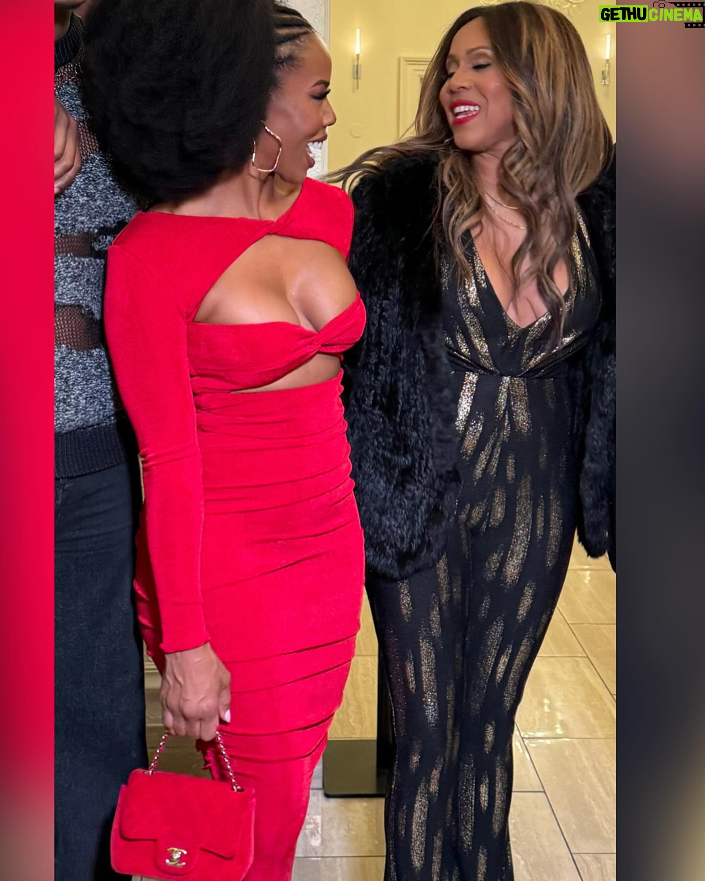 Brandee Evans Instagram - Y’all… if you truly know me, you know I LOVE the wiz. I mean LOVE! Last night was absolutely magical! I am still trying to process the words to explain how EPIC @thewizbway was from EVERY ASPECT! It is a must see! I’ve already set myself up for 3 more shows around the country! It’s that good! Y’all need to Ease on down the road and get some tickets! ♥️ Thank you @kandi @therealbrianmoreland for making this night so special! See y’all in Chicago!!! #TheWiz