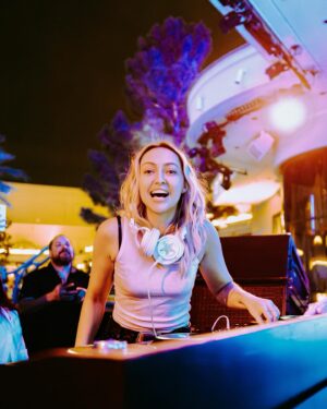 Brandi Cyrus Instagram - Last night in Vegas was UPPPPPP 🚀🚀 @xslasvegas @wynnnightlife