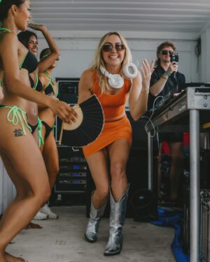 Brandi Cyrus Instagram - HANGOUT FEST y’all brought the heat to the beach ❤️‍🔥❤️‍🔥❤️‍🔥

photos by @raasiophotography