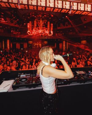 Brandi Cyrus Instagram - Last night in Vegas was UPPPPPP 🚀🚀 @xslasvegas @wynnnightlife