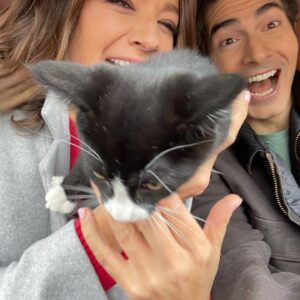 Brandon Routh Instagram - #NineKittensOfChristmas is coming at ya in 2 days! 
This Thursday @ 8/7c 🦃

🐈🎄🚒

@kimberleysustad
@hallmarkchannel 
#Sequel #NineLivesOfChristmas