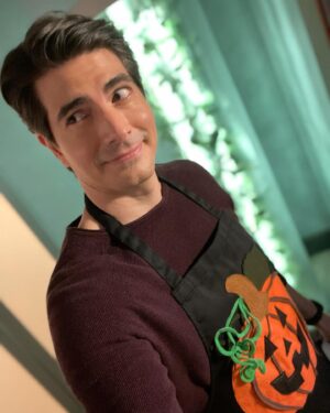 Brandon Routh Instagram - It’s almost #Halloween! 
Also, it’s almost time for the #LegendsOfTomorrow100thEpisode
—Tomorrow night @thecw—

Congratulations to all involved!

Happy to come back one last time to help celebrate!