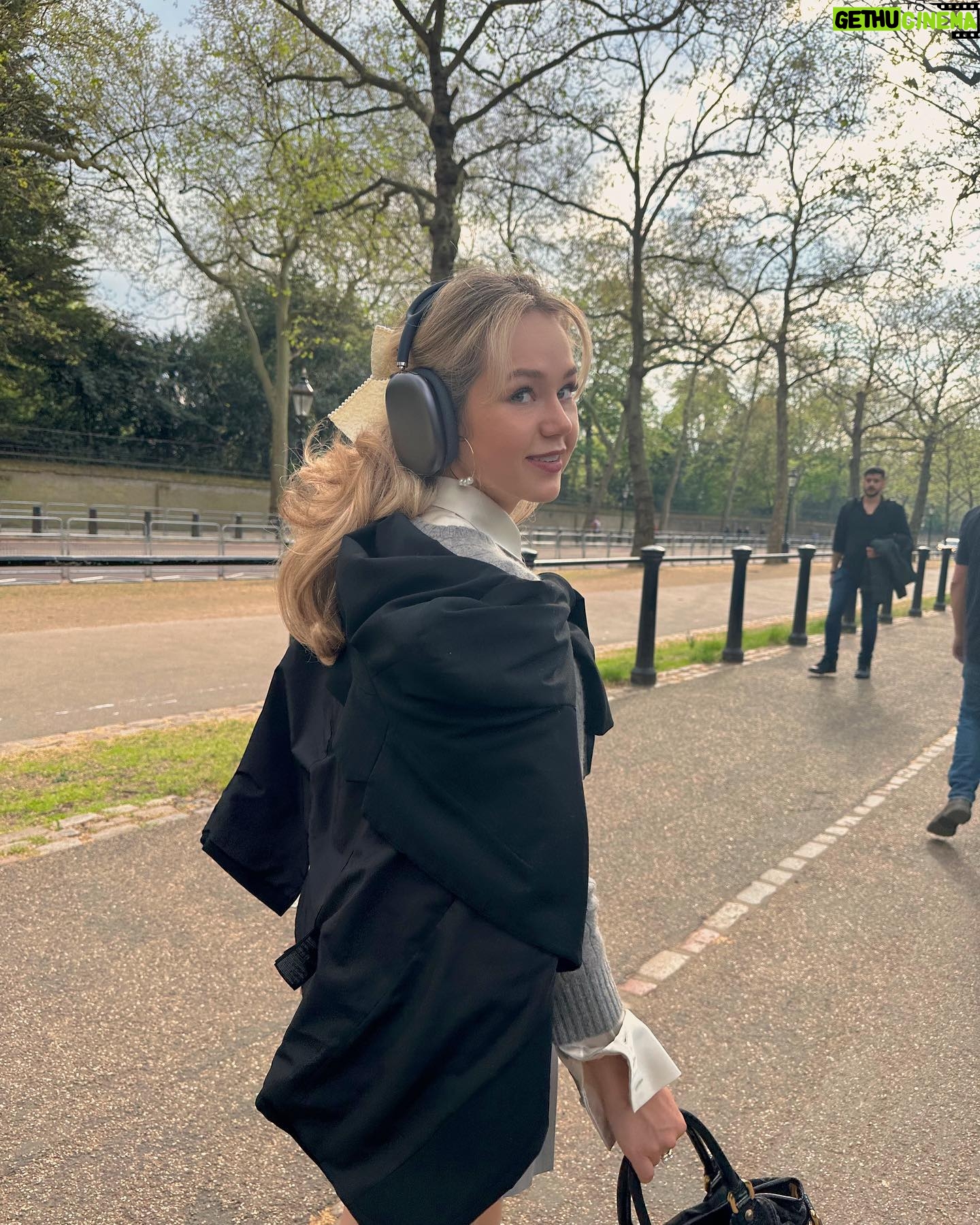Brec Bassinger Instagram - Fool on the Hill🇬🇧 Xo.