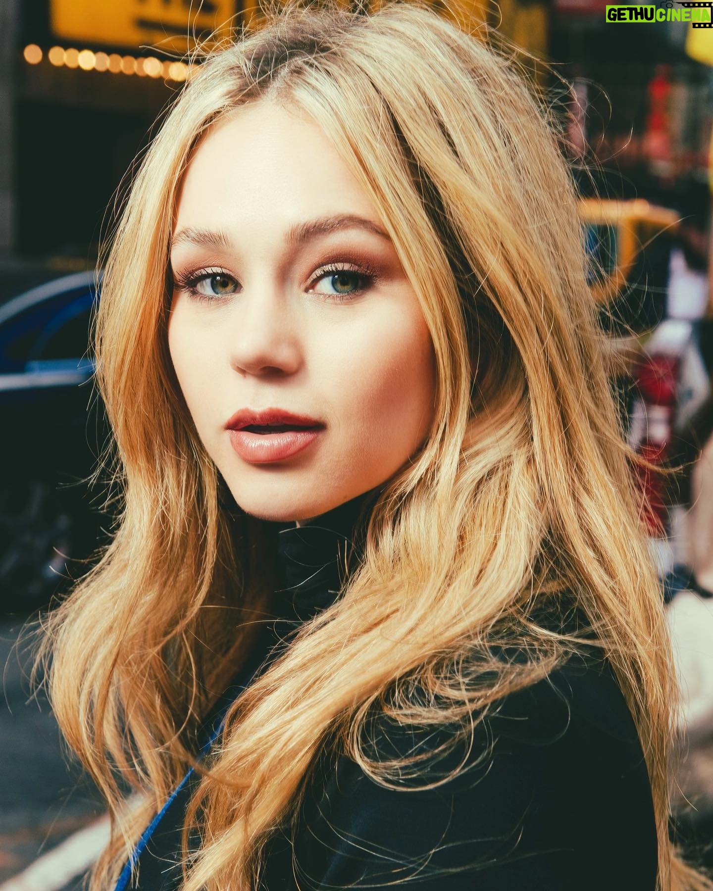 Brec Bassinger Instagram - New York 🖤 Xo.