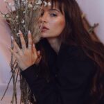 Brenda Asnicar Instagram - 💞 solo habrá amor aquí.... Ph: @juanignaciotapia_ Art : @candett & @juanignaciotapia_ Hair: @gaston_juraga Stylist: @anaclaraaloy Make up: @natisalvoreino Speciale thanks: @leasantoro1 Nails: @melsoldo