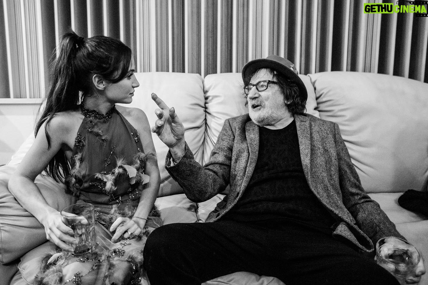 Brenda Asnicar Instagram - De esas charlas que no se te olvidan... @charlygarcia Ph: @adlerguido