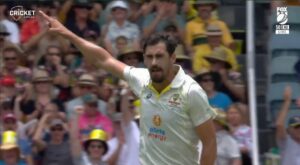 Brett Lee Instagram - Congratulations @mstarc56 3️⃣0️⃣0️⃣ test wickets and counting @foxcricket 👏🏻