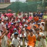 Brett Lee Instagram - With the @iplt20 final only a few hours away, I thought I would ask the local kids at the @homegroundcricketacademy who is going to win? We had a lot of fun filming there today. Good luck to both teams tonight ! I’m backing the @gujarat_titans to win in their first year🏆