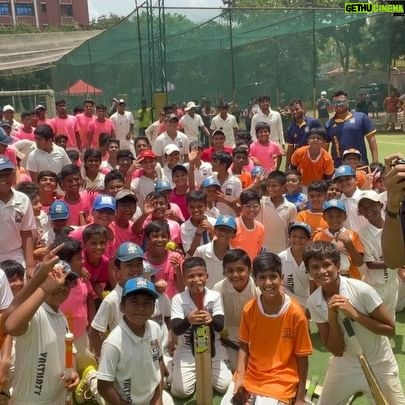 Brett Lee - 19.7K Likes - With the @iplt20 final only a few hours away, I thought I would ask the local kids at the @homegroundcricketacademy who is going to win? We had a lot of fun filming there today. Good luck to both teams tonight ! I’m backing the @gujarat_titans to win in their first year🏆