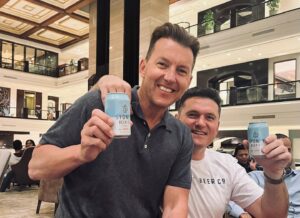 Brett Lee Instagram - Love catching up with my mates and sharing a nice cold beer ! @graemesmith49 @officialgraemeswann @eoinmorgan16 & the 
Wild Thing Shaun Tait!
Great news that @sydneybeerco is coming to 🇮🇳 soon 🍻