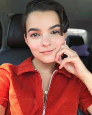 Brianna Hildebrand Instagram - Some lady just watched me take this in the Jimmy John’s parking lot...
Happy Saturday! 🍊