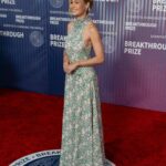 Brie Larson Instagram – Saturday evening spent at the Breakthrough Prize Ceremony 🔬
Captured by @gettyimages and @craigsbeds