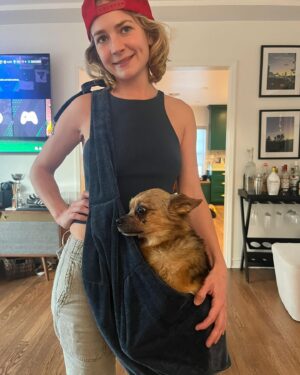 Britt Robertson Instagram - You haven’t missed much 🐶✈️🏖️👻🎄💇‍♀️💕